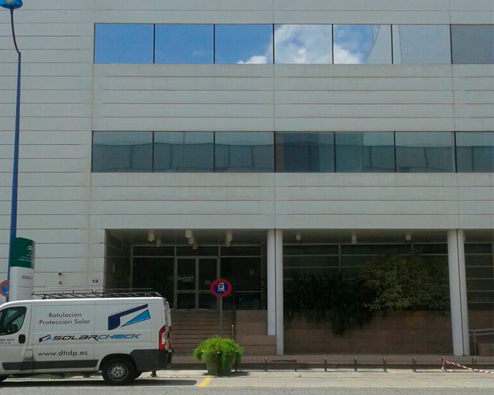Láminas de control solar en oficinas EPGASA